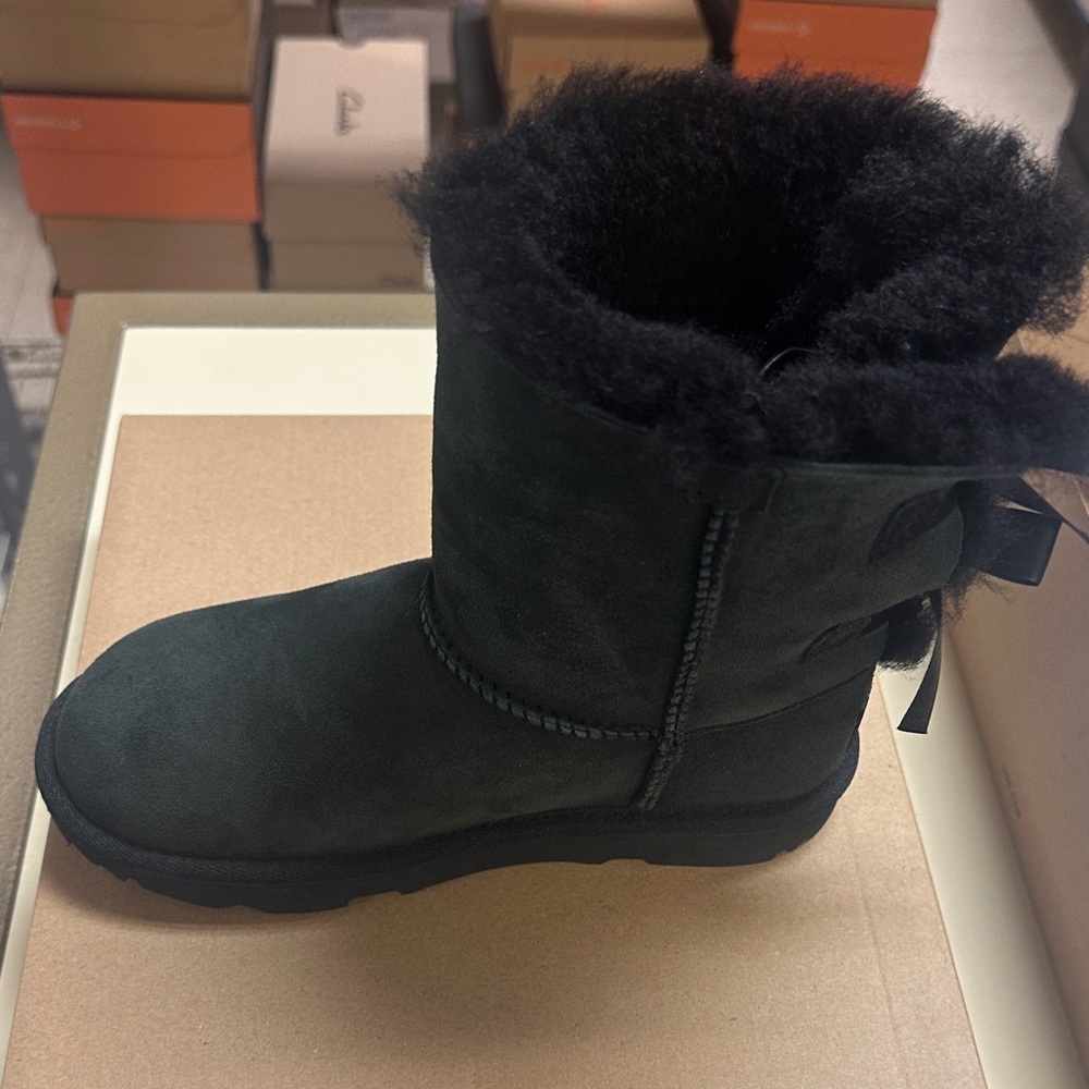 Faded but brand new!! $100 off!!Kids Ugg Bailey Bow 2 - Picture 5 of 13